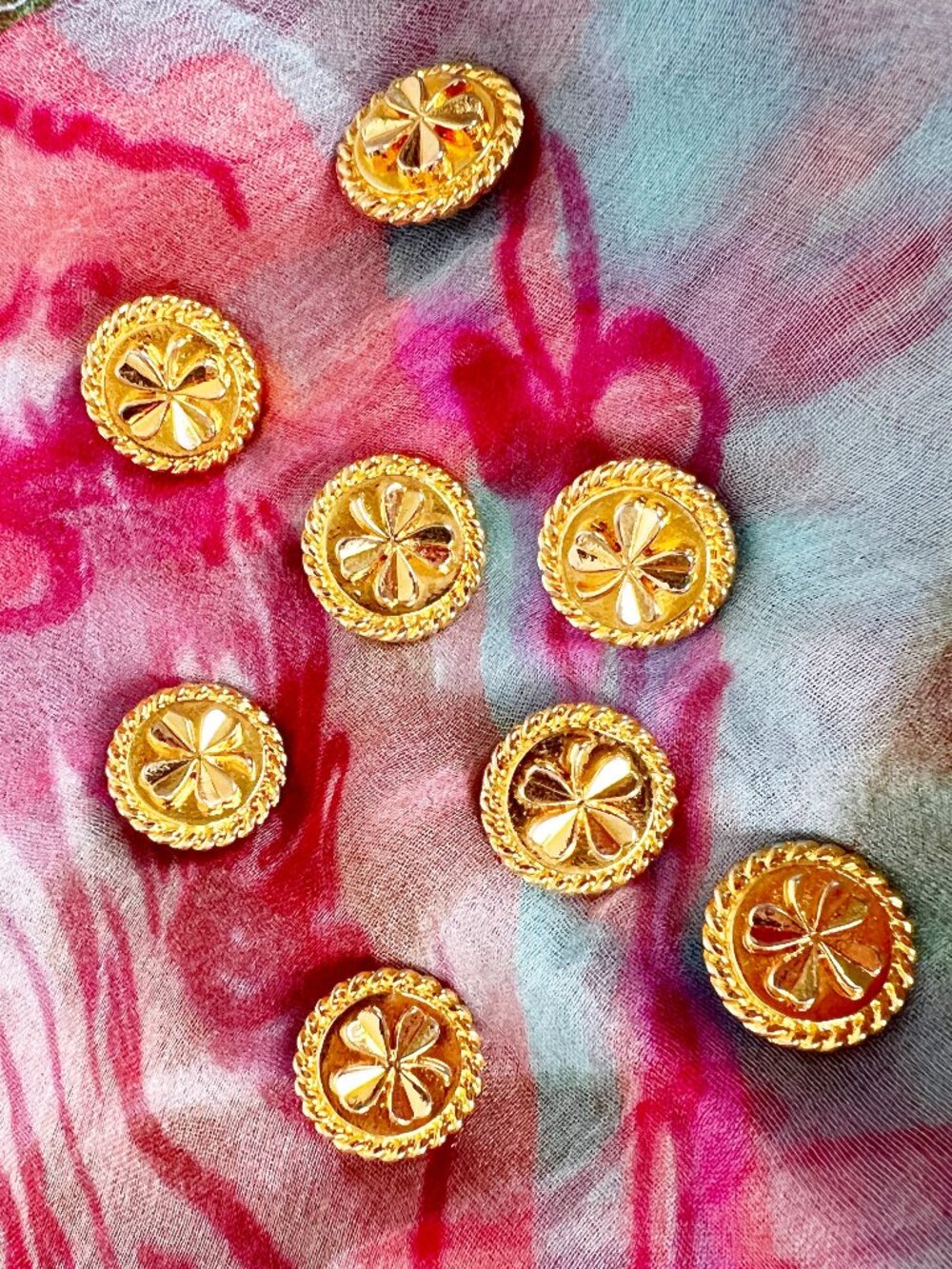 Authentic Chanel Gold Four Leaf Clover Buttons Shamrock 8 Piece Vintage 80s 90s